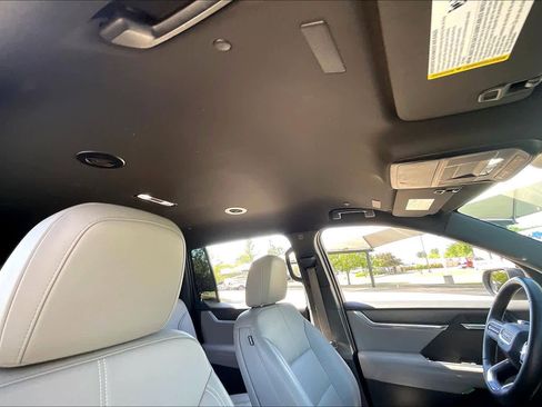 Used 2024 GMC Acadia Elevation FWD image 14