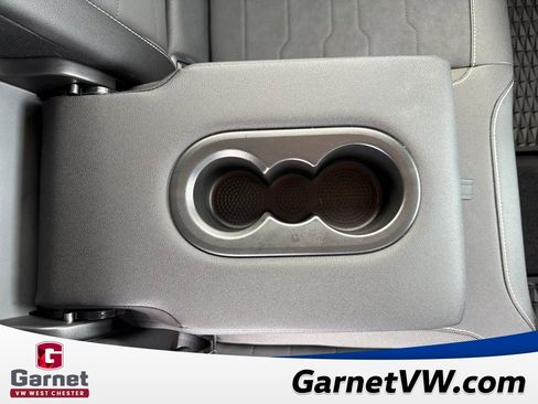 Certified 2025 Volkswagen Taos SE image 40