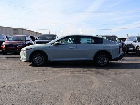 New 2025 Kia K4 LXS image 4