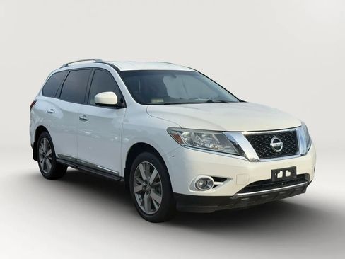 Used 2013 Nissan Pathfinder Platinum FWD image 3