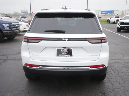Used 2024 Jeep Grand Cherokee Limited AWD/4WD image 10