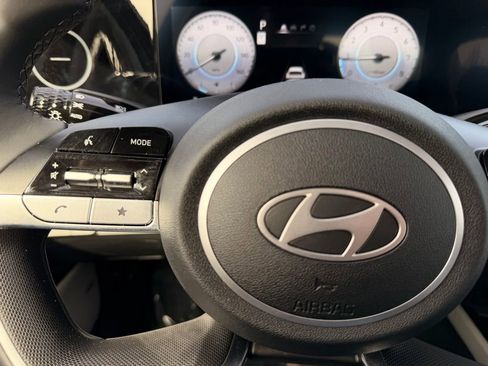 New 2025 Hyundai Elantra Limited image 19