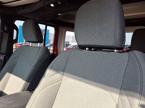 Used 2025 Jeep Wrangler Unlimited Sport AWD/4WD image 17