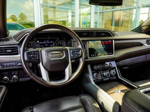 Used 2021 GMC Yukon XL Denali RWD image 16