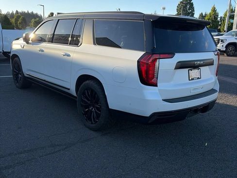 Used 2023 GMC Yukon XL Denali w/ Denali Reserve Package AWD/4WD image 7