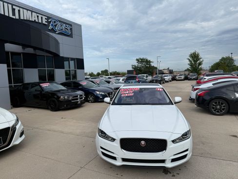 Used 2019 Jaguar XE Premium AWD/4WD image 2