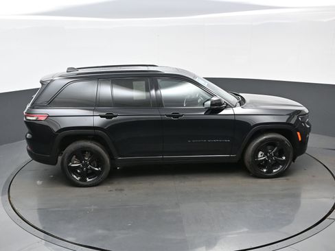 Used 2023 Jeep Grand Cherokee Altitude image 38