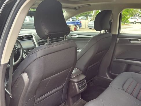 Used 2016 Ford Fusion SE FWD image 15