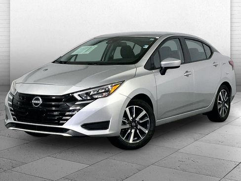 Used 2025 Nissan Versa SV FWD image 12