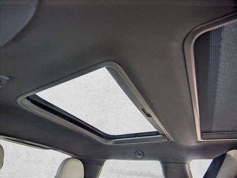Used 2025 MINI Cooper 2-Door Hardtop FWD image 21