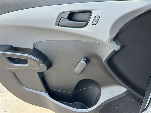 Used 2020 Chevrolet Sonic LT image 23