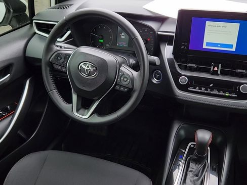 Used 2023 Toyota Corolla SE w/ SE Package image 5