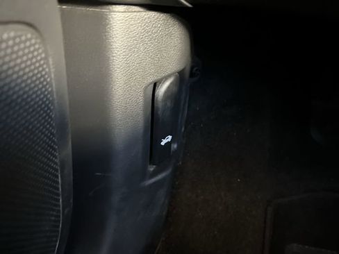 Used 2022 Nissan Rogue SV image 17