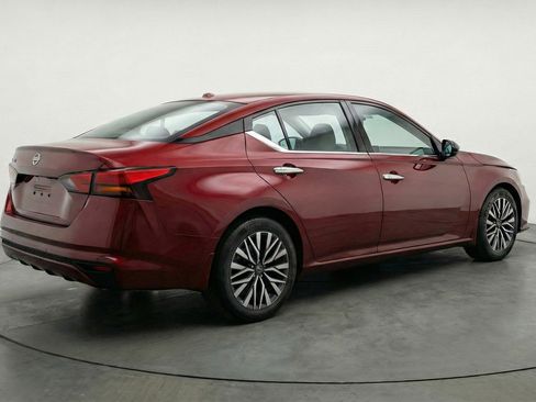 Used 2025 Nissan Altima 2.5 SV FWD image 9