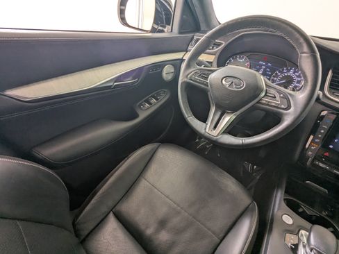 Used 2019 INFINITI QX50 Essential w/ Sensory Package FWD image 9