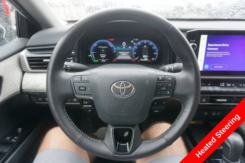 Used 2025 Toyota Camry XLE AWD/4WD image 3