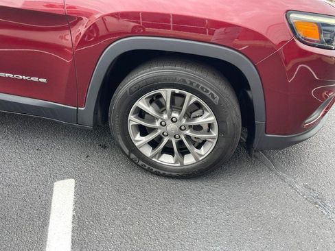 Used 2019 Jeep Cherokee Latitude Plus w/ Safety Group image 12