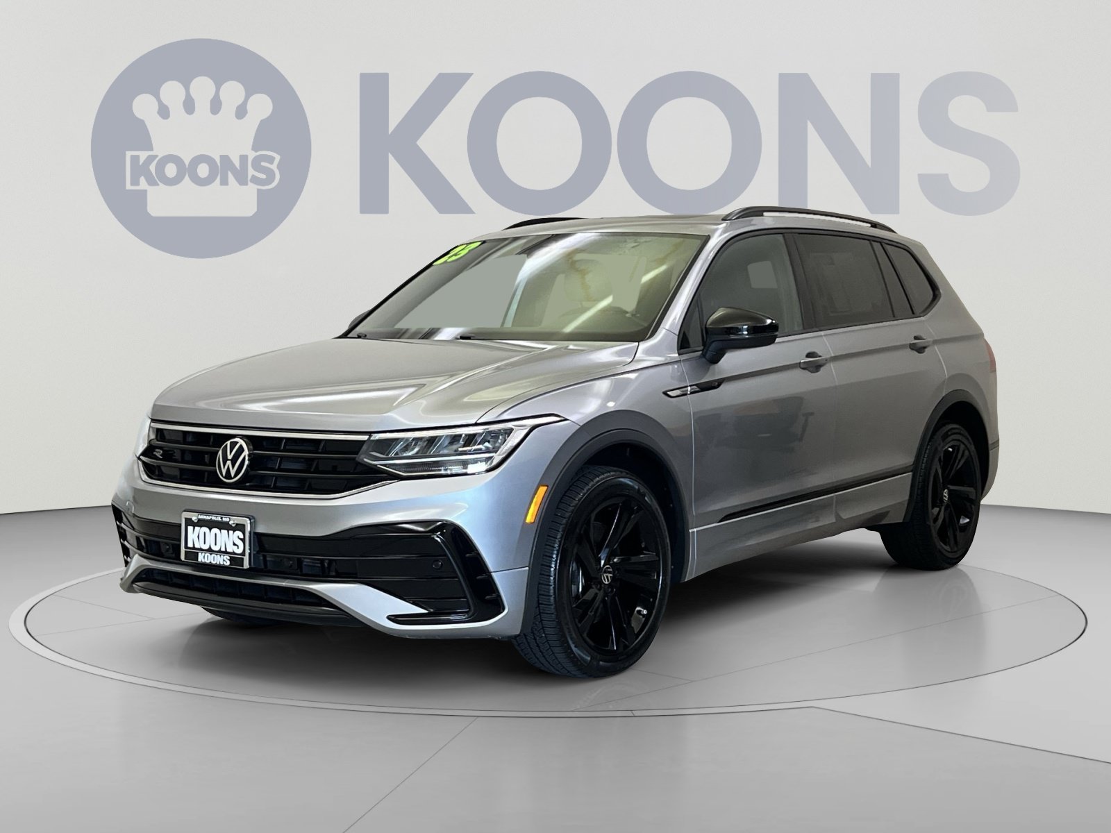 Used 2023 Volkswagen Tiguan SE R-Line FWD image 4
