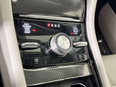 Used 2022 Jeep Grand Cherokee Overland AWD/4WD image 17
