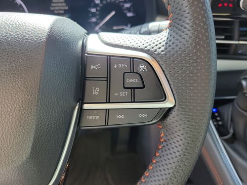 Used 2023 Toyota Sienna XSE FWD image 22