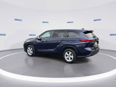 Used 2023 Toyota Highlander L FWD image 6