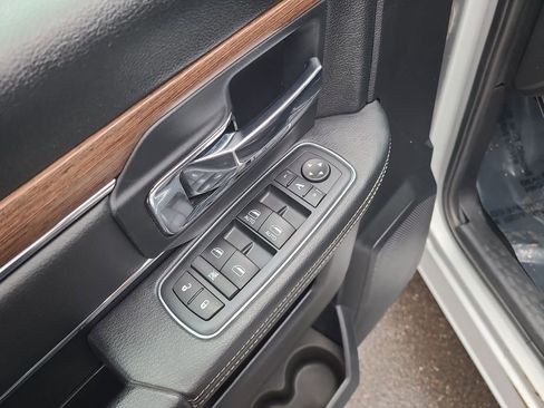 Used 2016 RAM 1500 Laramie w/ Convenience Group image 20