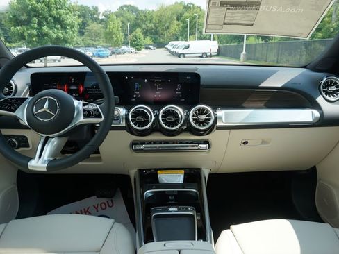 New 2025 Mercedes-Benz GLB 250 4MATIC image 17