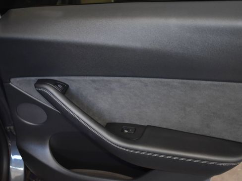 Used 2022 Tesla Model Y Long Range image 19