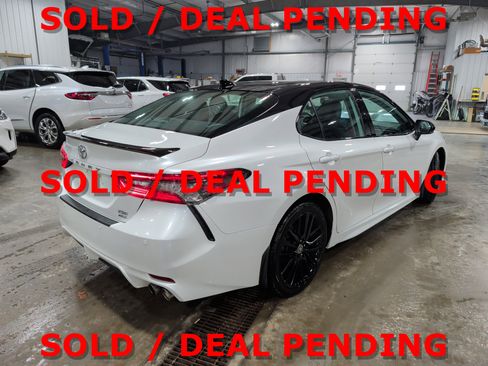 Used 2021 Toyota Camry XSE image 3