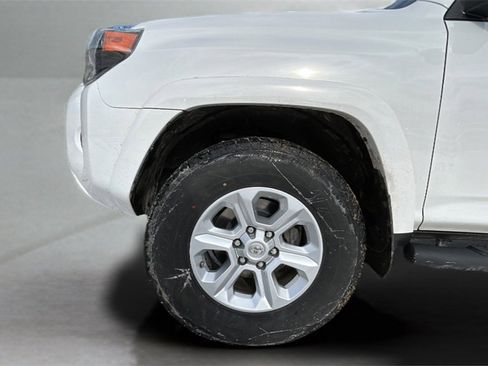 Used 2018 Toyota 4Runner SR5 Premium image 9
