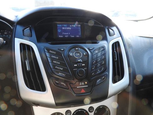 Used 2014 Ford Focus SE image 11