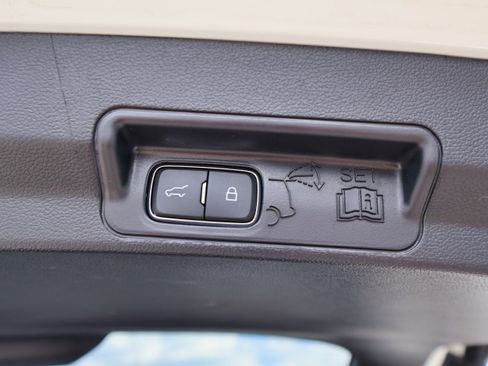 Used 2022 Ford Explorer XLT w/ Equipment Group 202A image 10