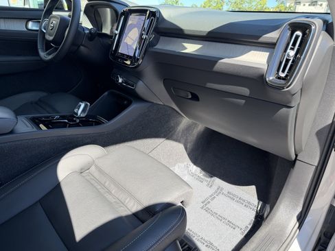 Certified 2024 Volvo XC40 B5 Plus w/ Protection Package Premier image 13