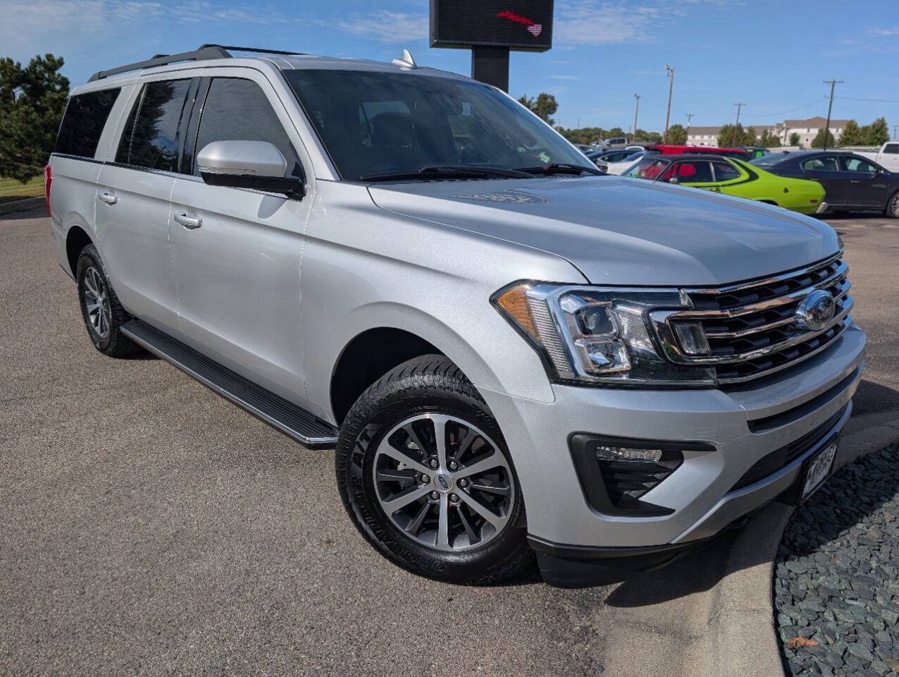 Used 2018 Ford Expedition Max XLT w/ Equipment Group 202A AWD/4WD image 3