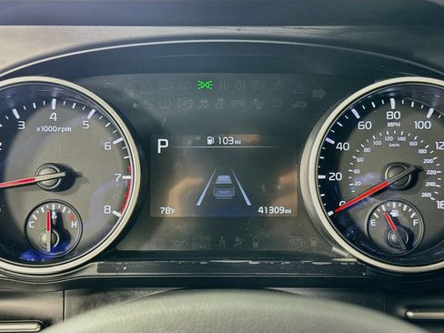 Used 2023 Kia Carnival LX w/ Paint Protection Package FWD image 12
