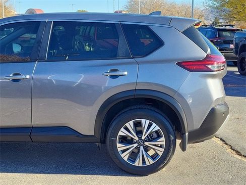 Used 2023 Nissan Rogue SV image 6