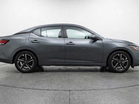 Used 2025 Nissan Sentra SV image 11