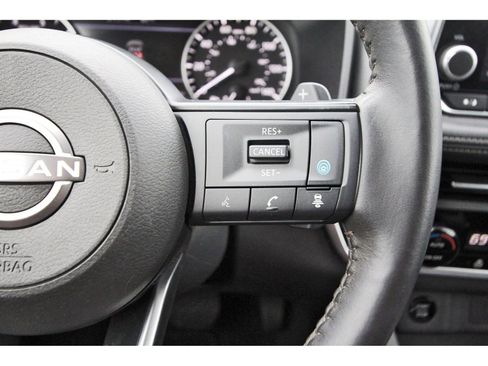 Used 2024 Nissan Rogue SV w/ SV Premium Package image 18