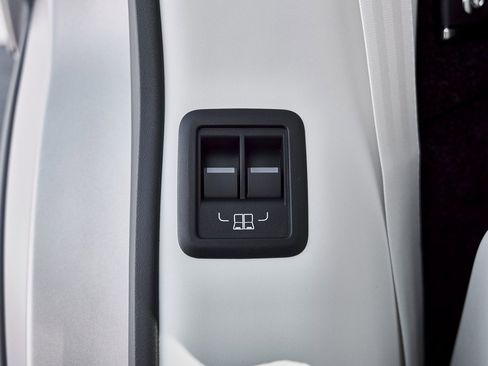 Used 2026 Land Rover Range Rover Long Wheelbase SE image 42