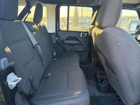 Used 2019 Jeep Wrangler Unlimited Sahara image 15