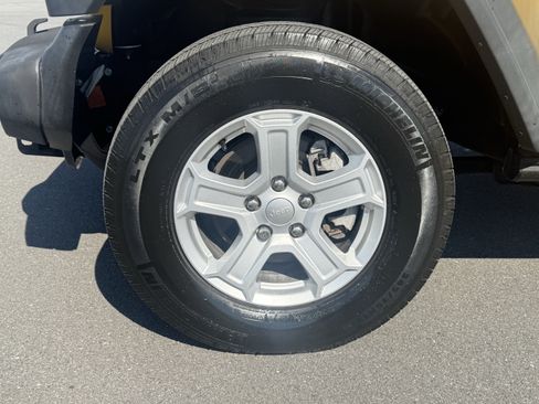 Used 2021 Jeep Wrangler Sport AWD/4WD image 11