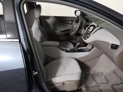 Used 2021 Chevrolet Malibu LT image 24