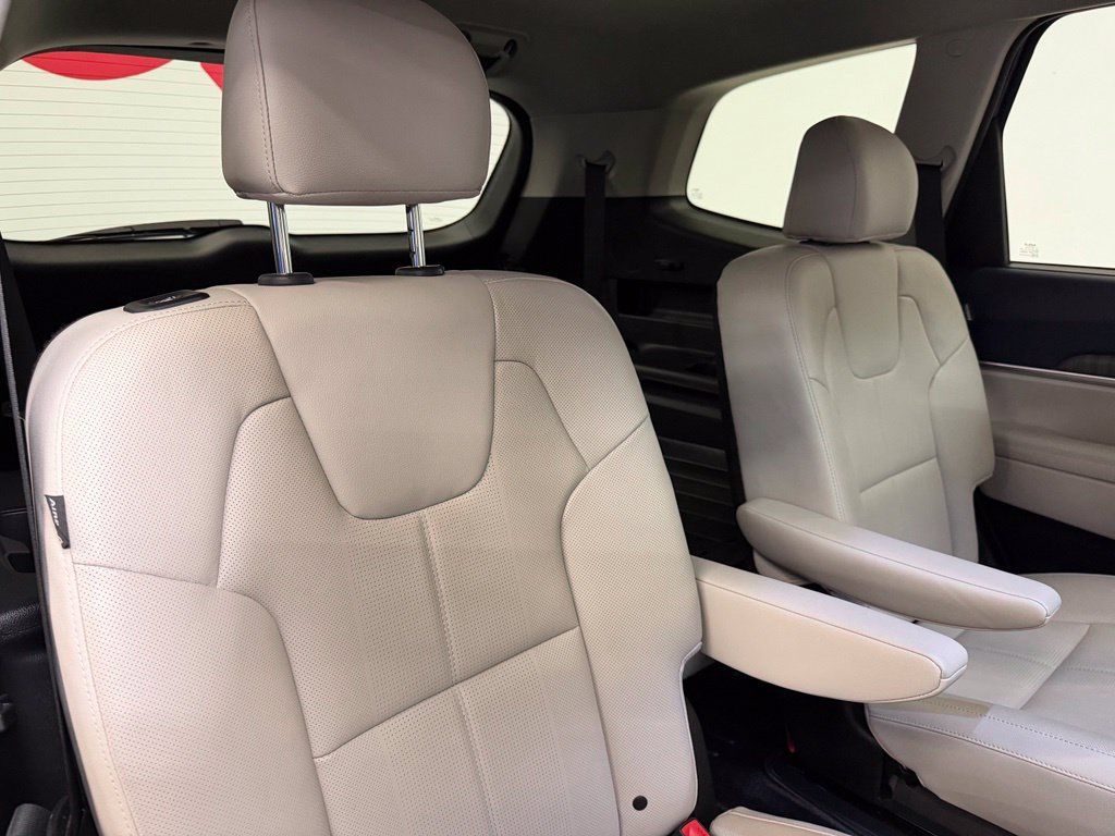 Used 2023 Kia Telluride EX w/ EX Captain's Chair Package AWD/4WD image 14