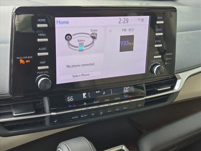Used 2023 Toyota Sienna XLE FWD image 14