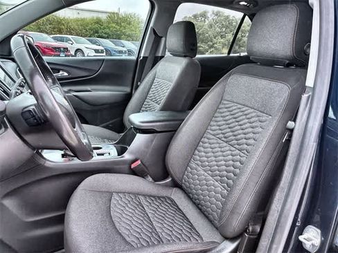 Used 2021 Chevrolet Equinox LT w/ Driver Convenience Package image 17