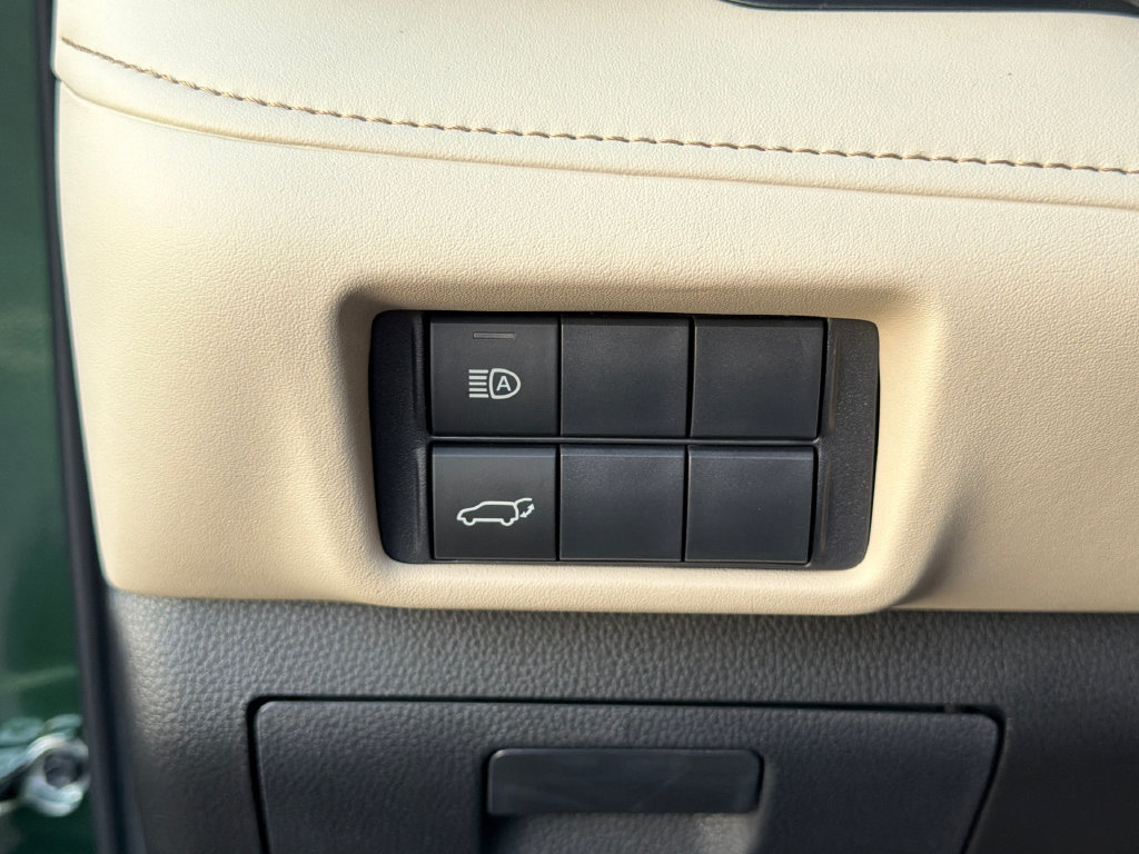 Used 2025 Toyota Highlander XLE AWD/4WD image 26