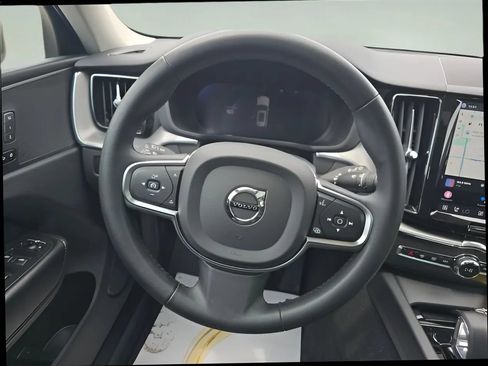 Used 2023 Volvo XC60 B5 Core AWD/4WD image 19