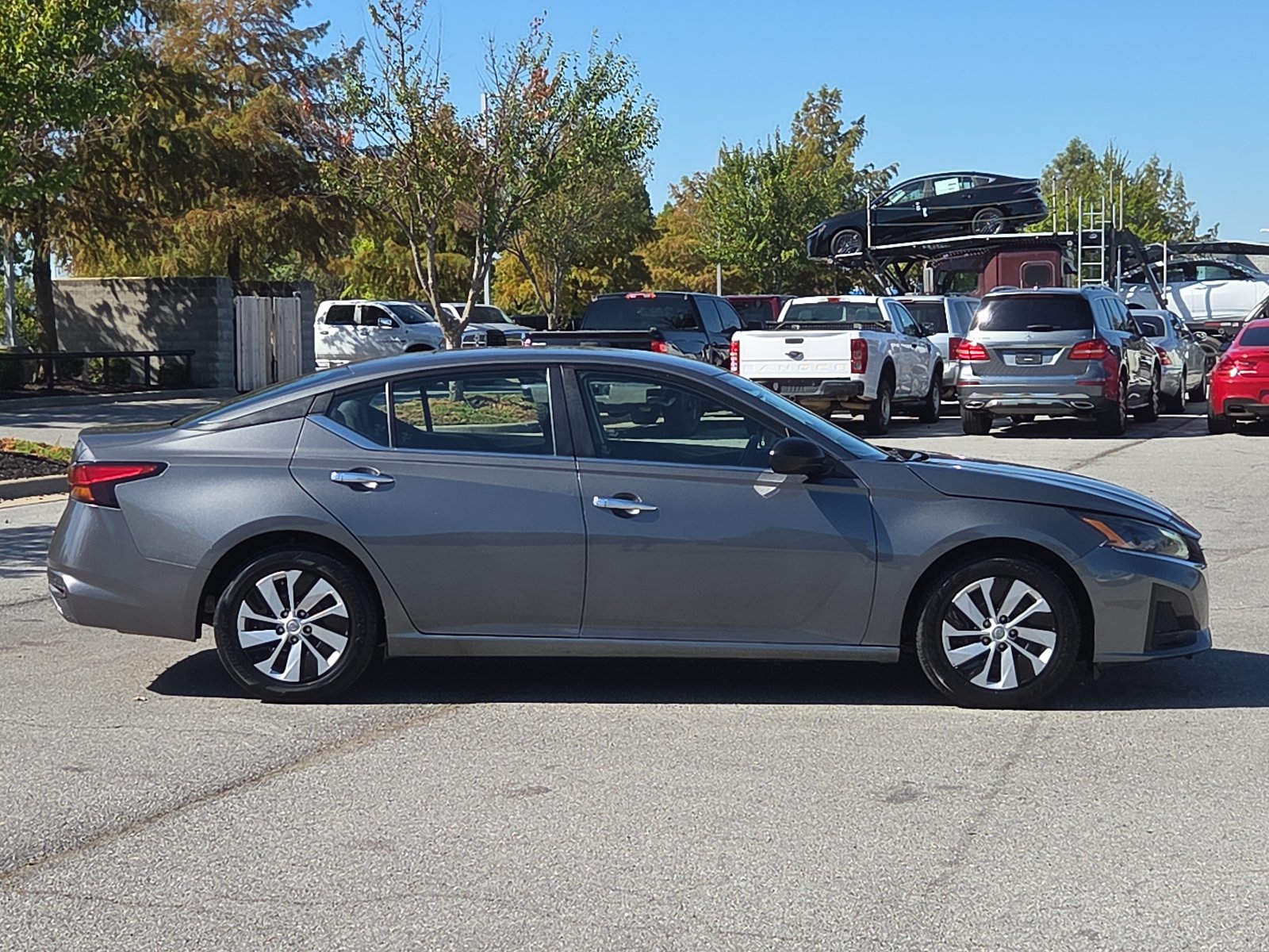 Used 2024 Nissan Altima 2.5 S FWD image 6
