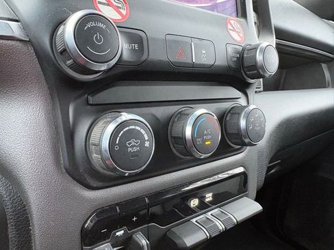 Used 2024 RAM 3500 Big Horn image 34