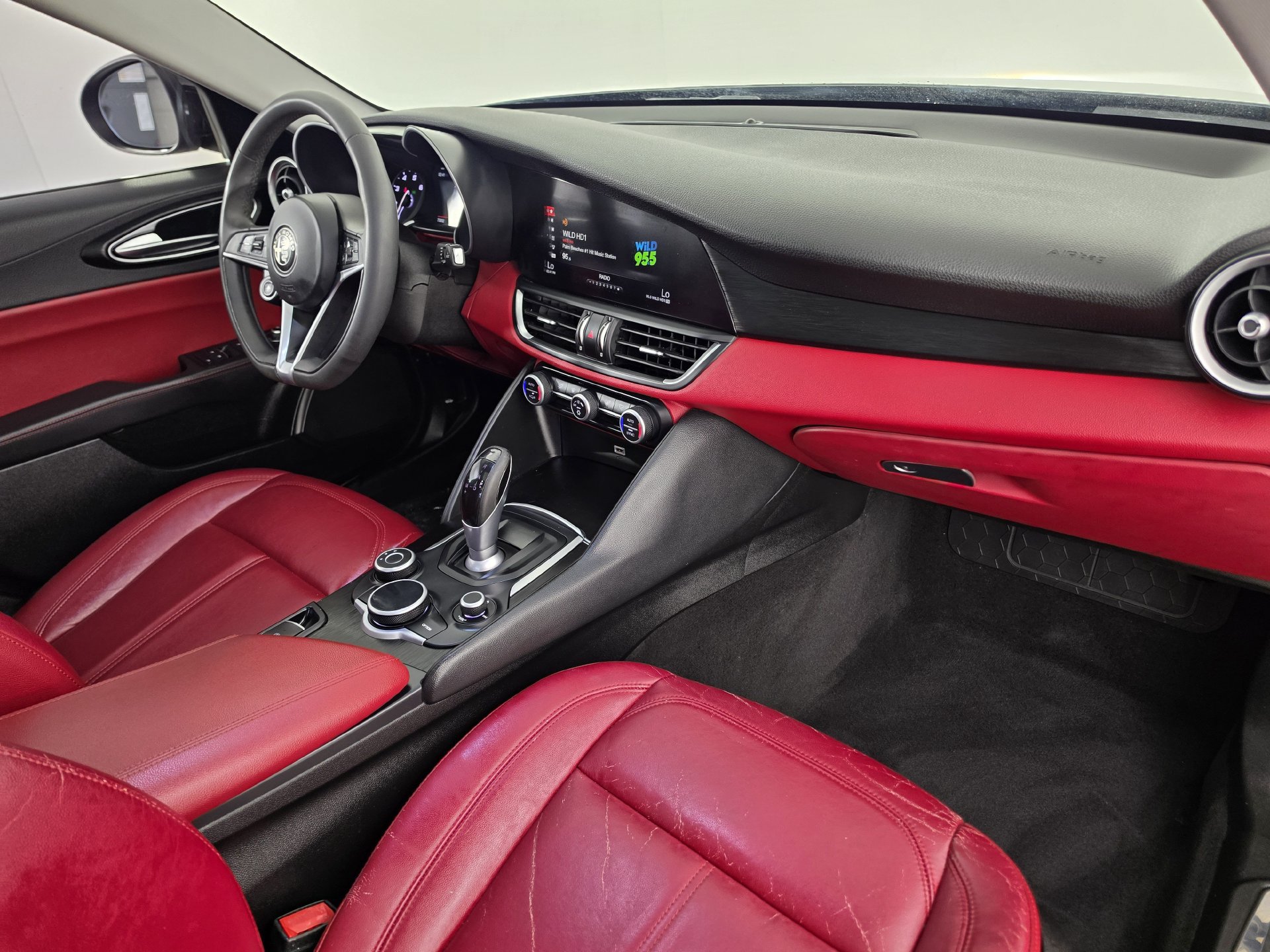 Used 2017 Alfa Romeo Giulia RWD image 34